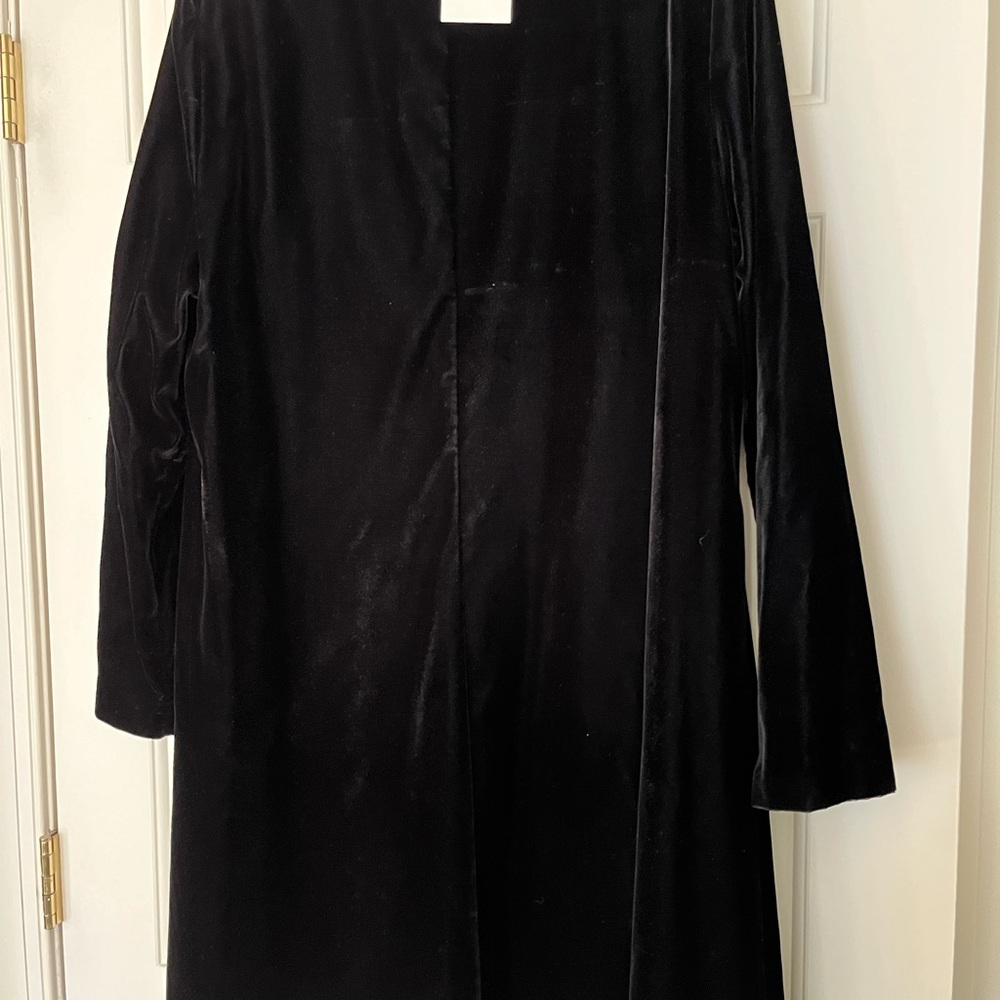 Black velvet sleeved cape style out wear - Picture 2 of 5